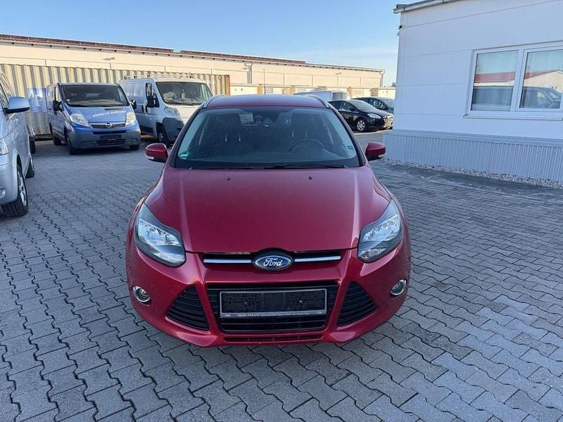 Gebraucht Ford Focus Titanium 163 PS (119 kW) 2014 Rot Limousine