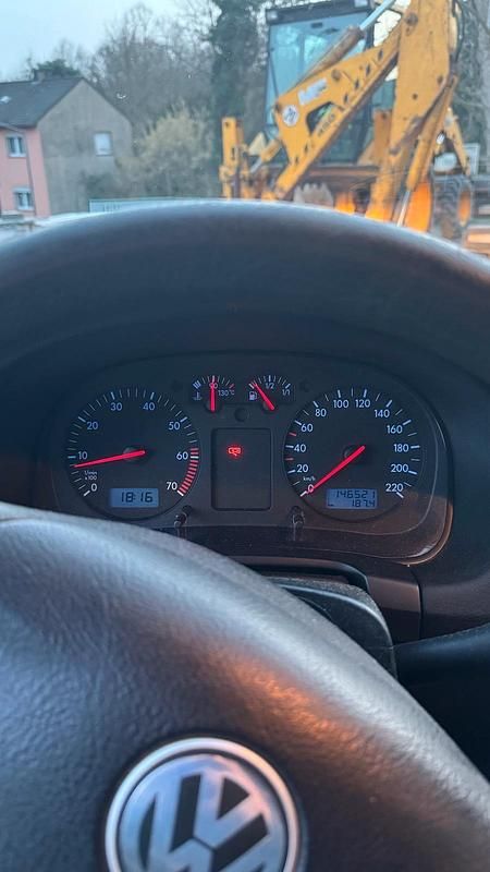 Second-hand VW Golf 75 CP (55 kW) 2003 Albastru Coupe