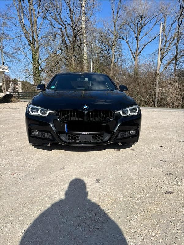 Schwarz Gebraucht 2019 BMW 330 M Sport Limousine | 26.999 € (Guter Preis) - Bild 1/4