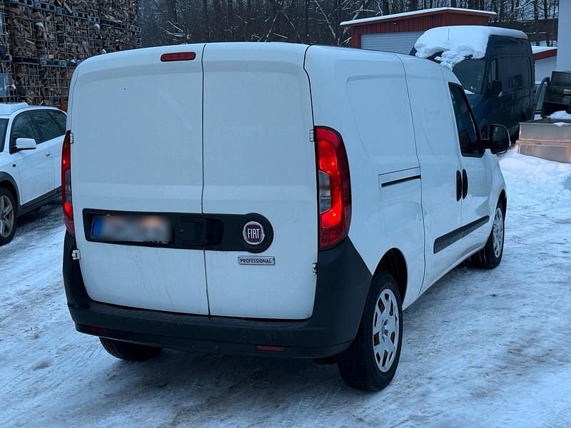 Gebraucht Fiat Doblò 101 PS (74 kW) 2016 Weiß Van / Kleinbus