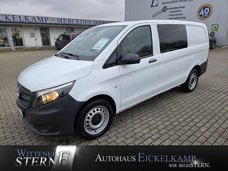 Weiß Gebraucht 2023 Mercedes Vito Van / Kleinbus | 29.998 € (Etwas zu teuer) - Bild 1/4