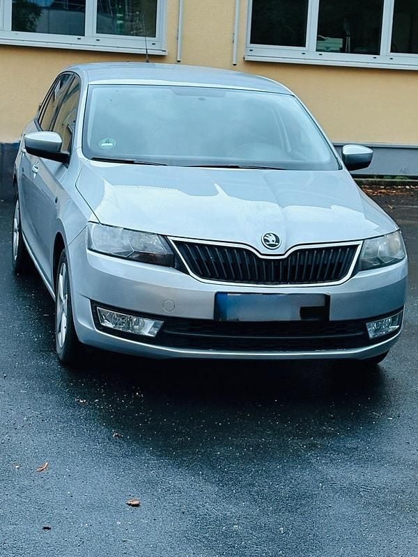 Silber Gebraucht 2014 Skoda Rapid Limousine | 6.600 € (Guter Preis) - Bild 1/4