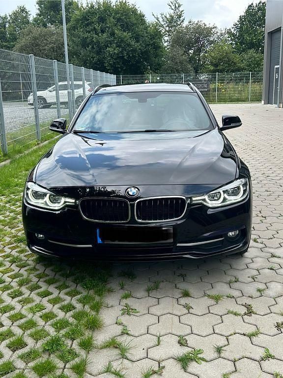Schwarz Gebraucht 2015 BMW 320 Sport Line Limousine | 11.150 € (Guter Preis) - Bild 1/4