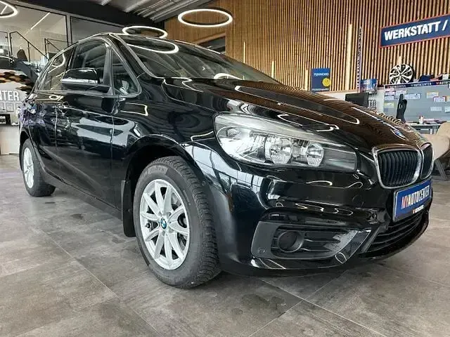 Gebraucht BMW 218 Active Tourer Sport Line 136 PS (100 kW) 2016 Schwarz Van / Kleinbus