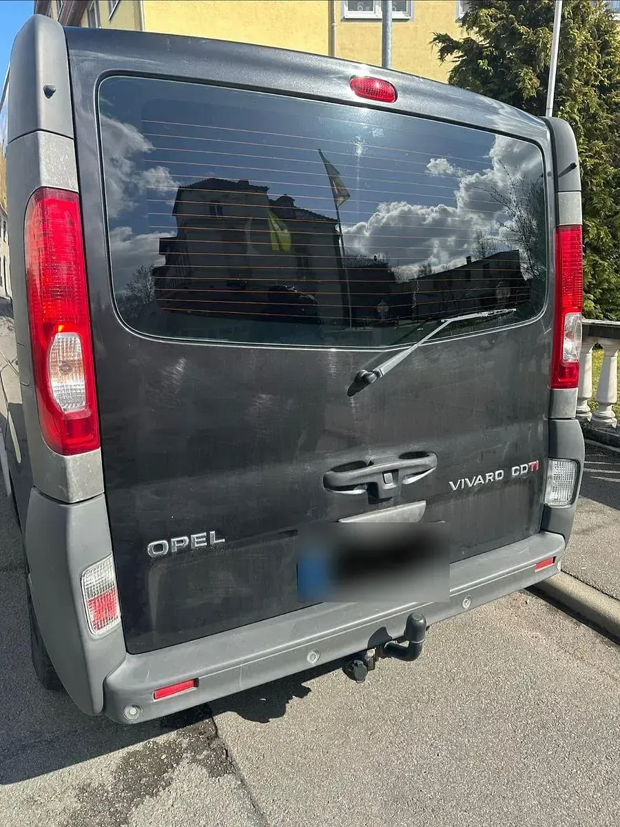 Gebraucht Opel Vivaro 114 PS (83 kW) 2012 Schwarz Van / Kleinbus