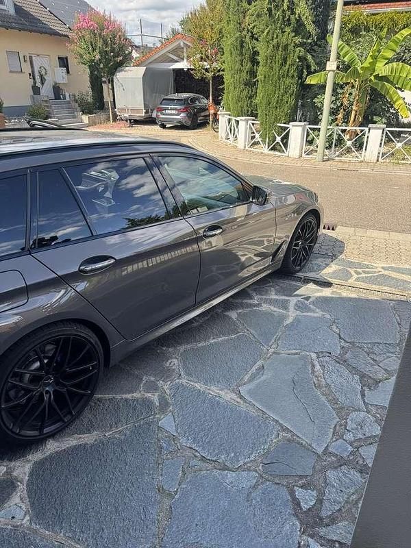 Gold Gebraucht 2017 BMW 540 M Sport Kombi | 29.500 € (Fairer Preis) - Bild 1/4
