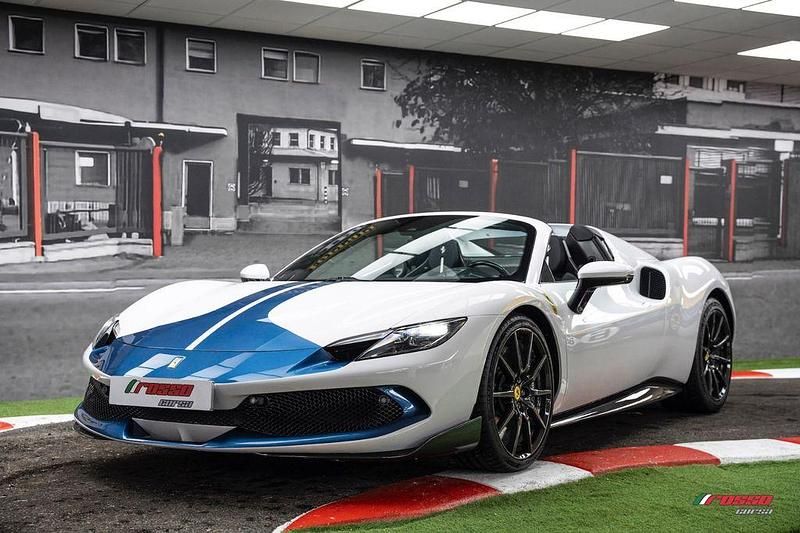 Gebraucht Ferrari 296 829 PS (609 kW) 2024 Weiß Cabrio