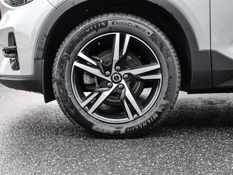 Gebraucht Volvo XC40 Plus 163 PS (119 kW) 2023 Grau SUV