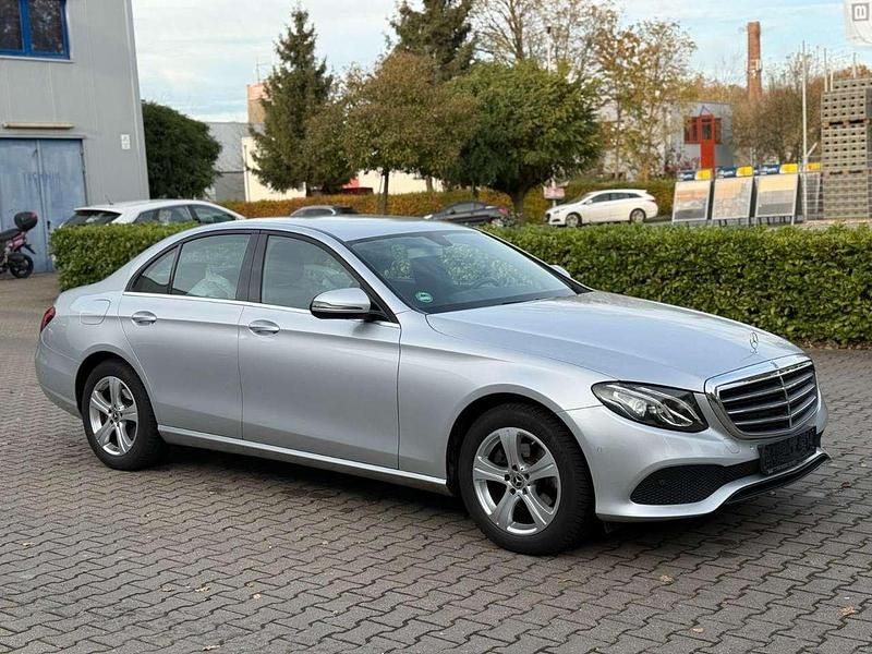 Silber Gebraucht 2017 Mercedes E220 Limousine | 19.990 € (Fairer Preis) - Bild 1/2