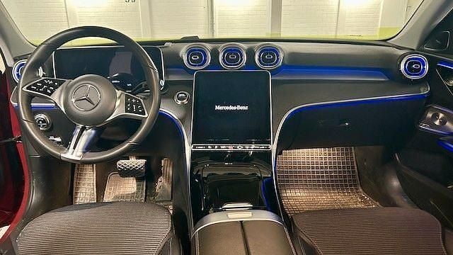 Gebraucht Mercedes C300e 313 PS (230 kW) 2025 Rot Kombi