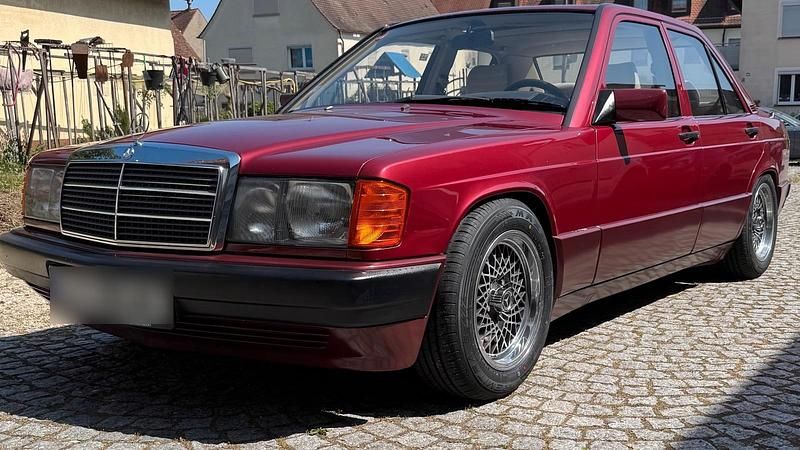 Rot Gebraucht 1989 Mercedes 190 Limousine | 10.950 € - Bild 1/3