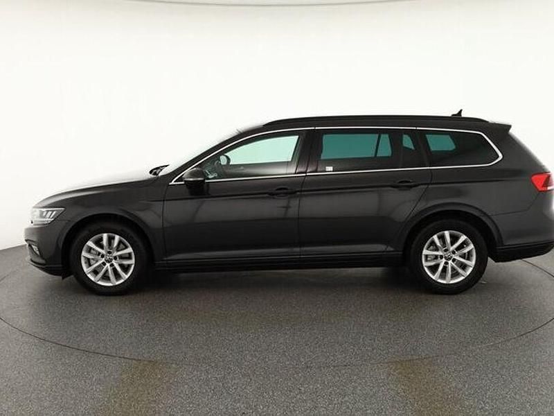 Gebraucht VW Passat Business 150 PS (110 kW) 2023 Grau Kombi