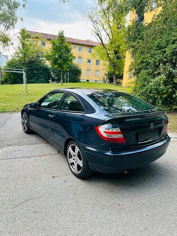 Blau Gebraucht 2006 Mercedes C180 Coupé | 2.250 € (Guter Preis) - Bild 1/4