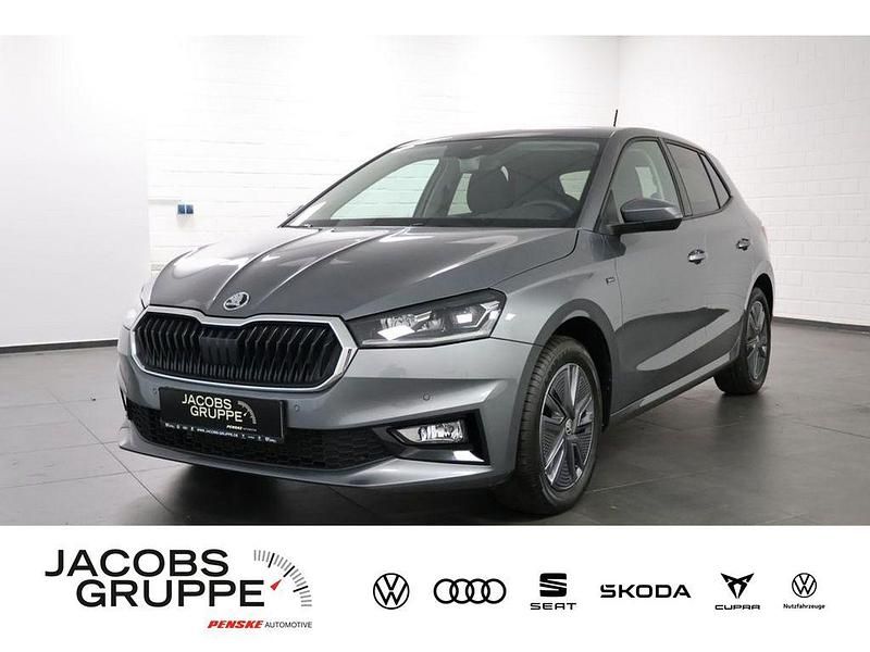 Grau Gebraucht 2024 Skoda Fabia Selection Limousine | 21.960 € (Fairer Preis) - Bild 1/4
