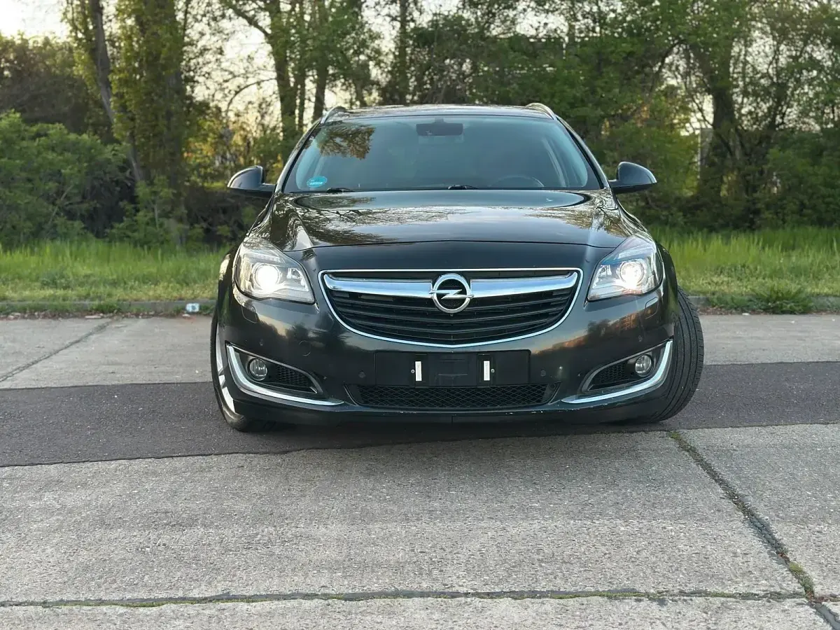 Gebraucht Opel Insignia 140 PS (102 kW) 2016 Schwarz Kombi
