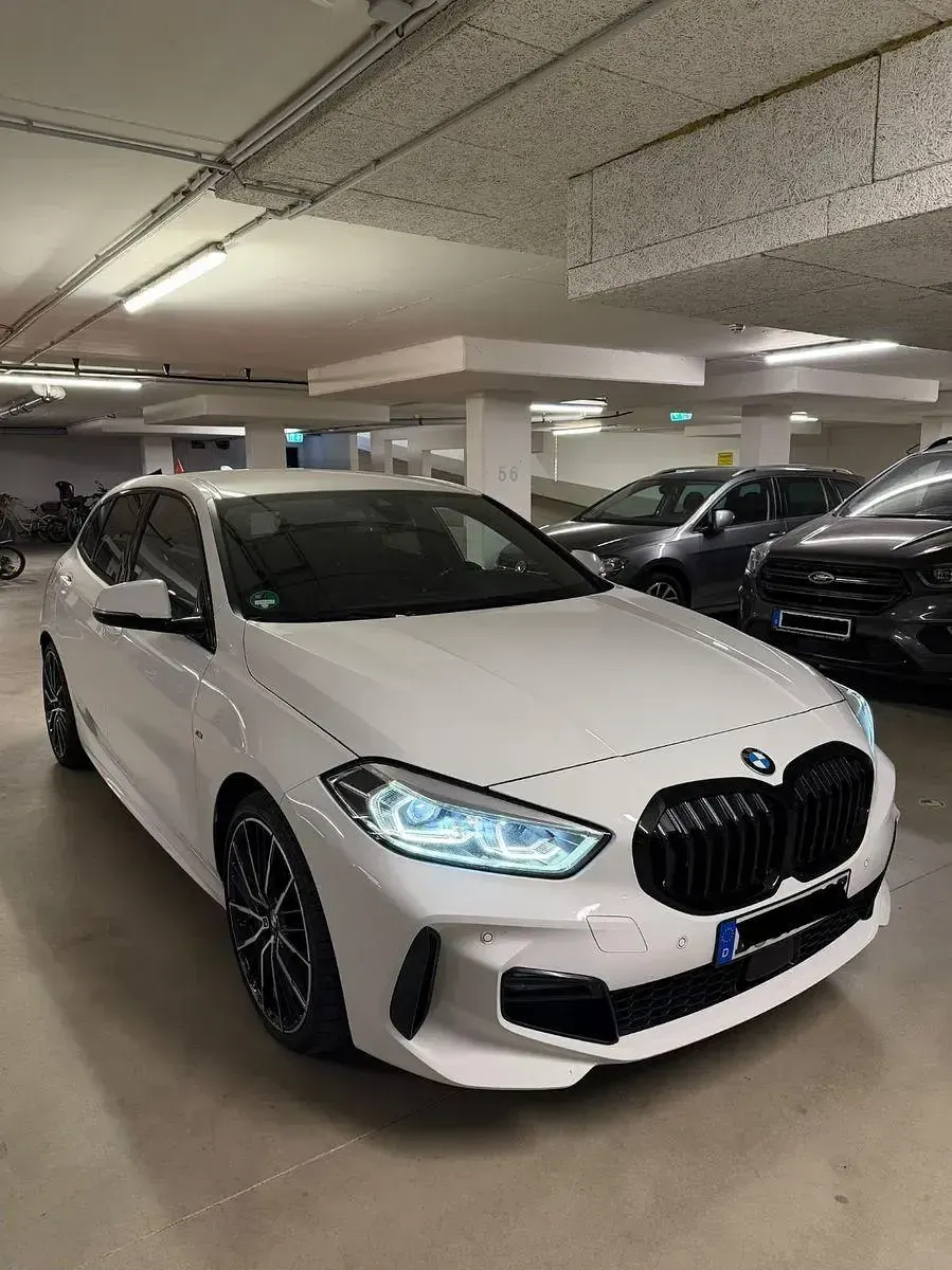 Gebraucht BMW 120 M Sport 190 PS (139 kW) 2021 Weiß Limousine