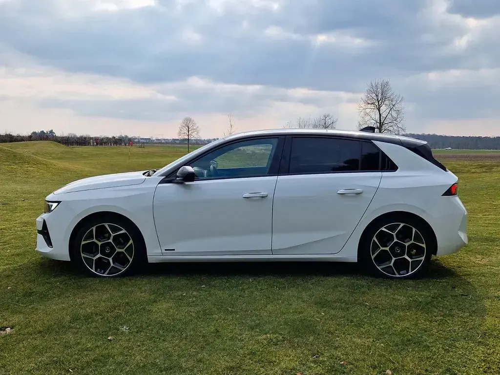 Usata Opel Astra Ultimate 131 CV (96 kW) 2022 Bianco Utilitaria