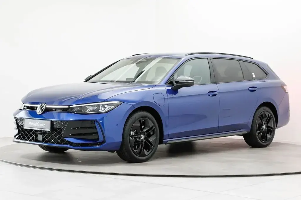 Gebraucht VW Passat R-line 177 PS (130 kW) 2025 Reef blue metallic Kombi
