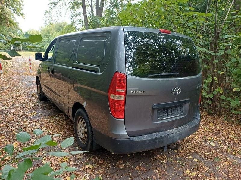 Gebraucht Hyundai H-1 136 PS (100 kW) 2012 Grau Van / Kleinbus
