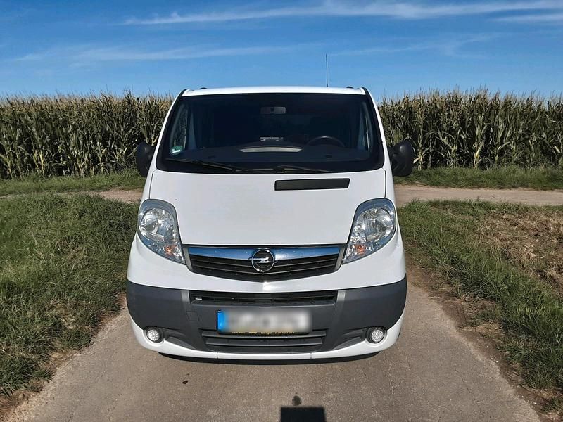 Weiß Gebraucht 2013 Opel Vivaro Van | 10.990 € - Bild 1/4