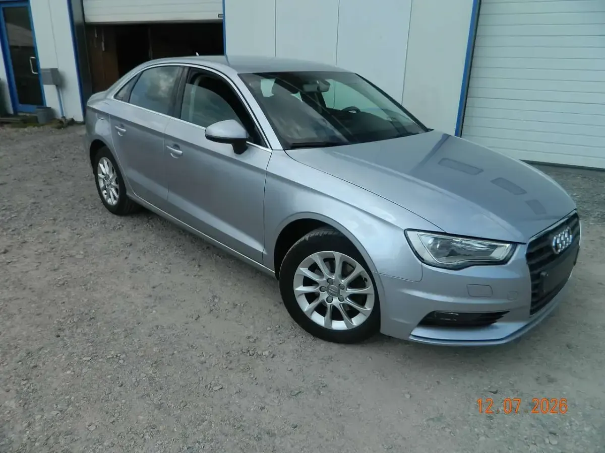 Gebraucht Audi A3 Ambiente 110 PS (80 kW) 2016 Florettsilber metallic Limousine
