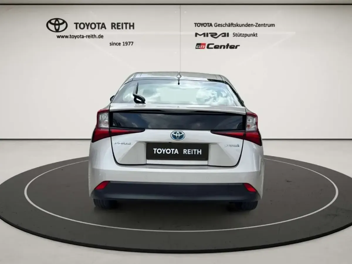 Gebraucht Toyota Prius Comfort 122 PS (89 kW) 2019 Steel blonde Kleinwagen