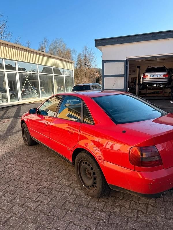 Gebraucht Audi A4 110 PS (80 kW) 1999 Rot Limousine