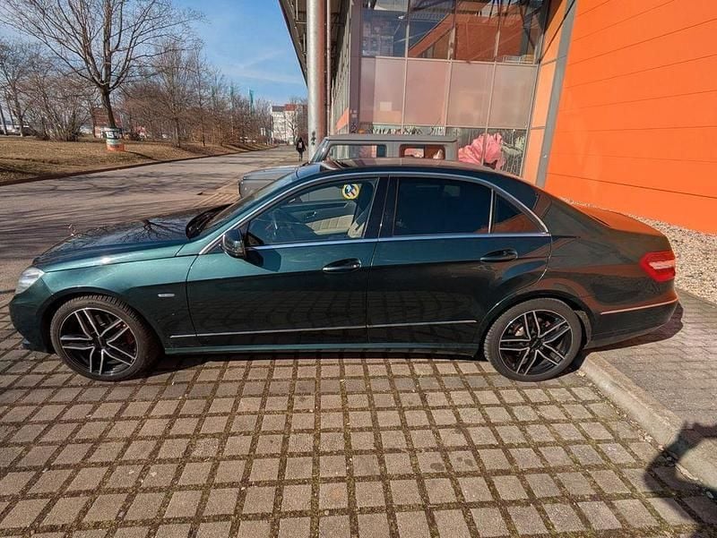 Gebraucht Mercedes E350 Avantgarde 231 PS (169 kW) 2010 Grün Limousine