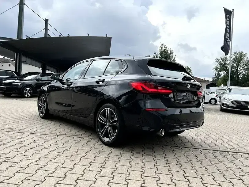 Gebraucht BMW 116 Sport Line 116 PS (85 kW) 2022 Black sapphire metallic Kleinwagen