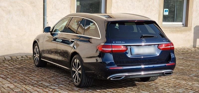 Gebraucht Mercedes E300 194 PS (142 kW) 2021 Blau Kombi