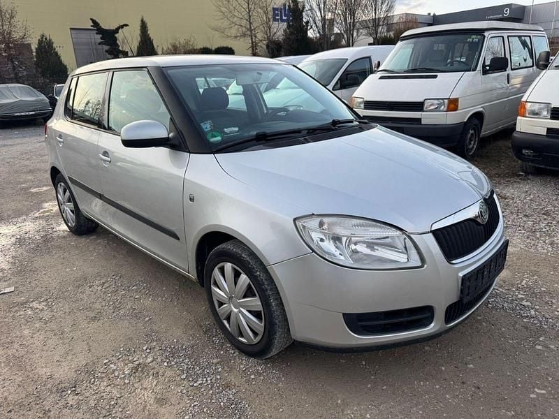 Gebraucht Skoda Fabia Ambiente 69 PS (50 kW) 2008 Silber Kleinwagen