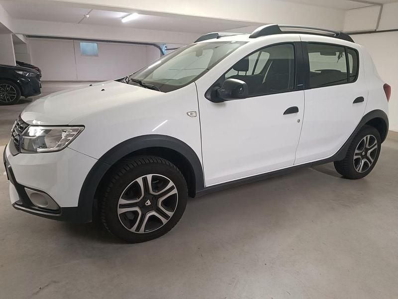 Weiß Gebraucht 2018 Dacia Sandero Celebration Kleinwagen | 7.800 € (Guter Preis) - Bild 1/4