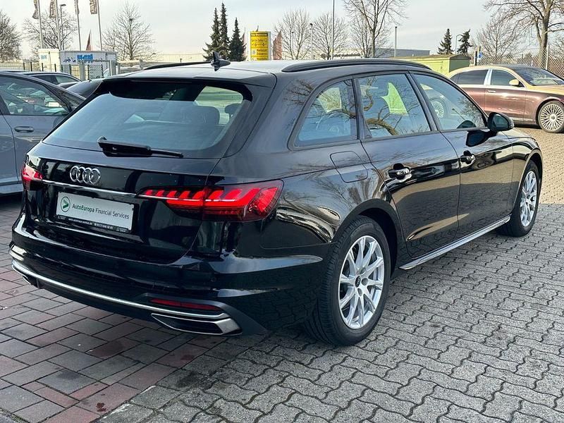 Gebraucht Audi A4 Advanced 163 PS (119 kW) 2023 Schwarz Kombi