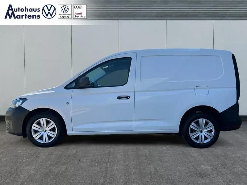 Käytetty VW Caddy 102 HP (75 kW) 2022 Valkoinen Tila-auto