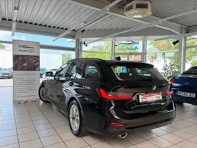 Gebraucht BMW 320 Advantage 190 PS (139 kW) 2022 Schwarz Kombi