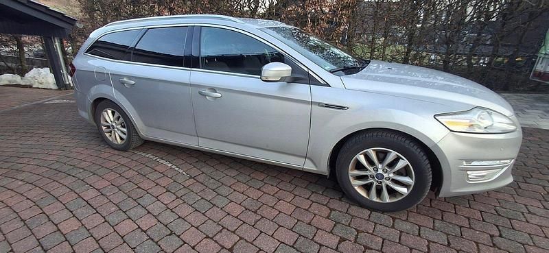 Gebraucht Ford Mondeo Business Edition 163 PS (119 kW) 2013 Silber Kombi