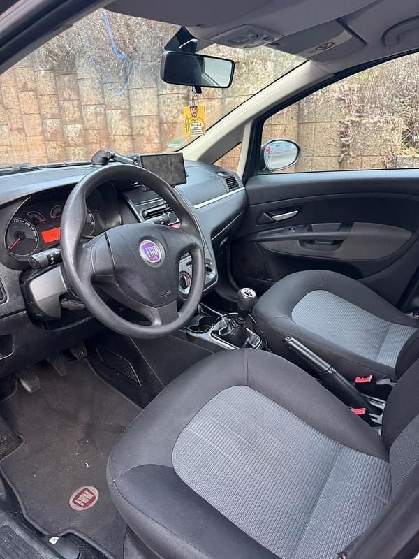 Gebraucht Fiat Linea 90 PS (66 kW) 2008 Braun Limousine