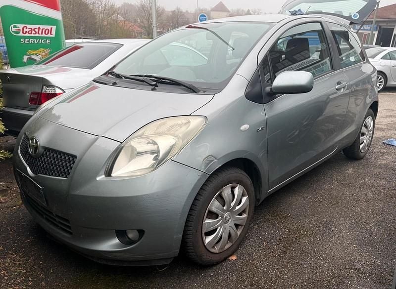 Gebraucht Toyota Yaris Sol 90 PS (66 kW) 2008 Silber Kleinwagen