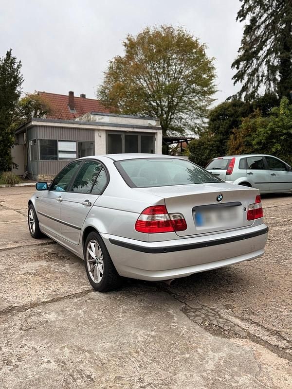 Silber Gebraucht 2002 BMW 318 Limousine | 3.800 € (Fairer Preis) - Bild 1/4