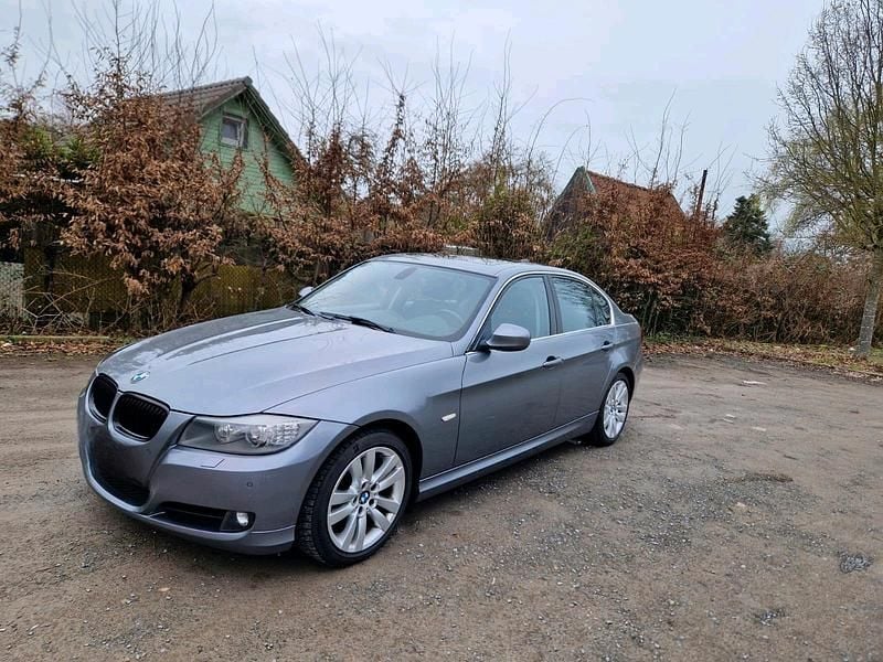 Gebraucht BMW 325 218 PS (160 kW) 2011 Grau Limousine