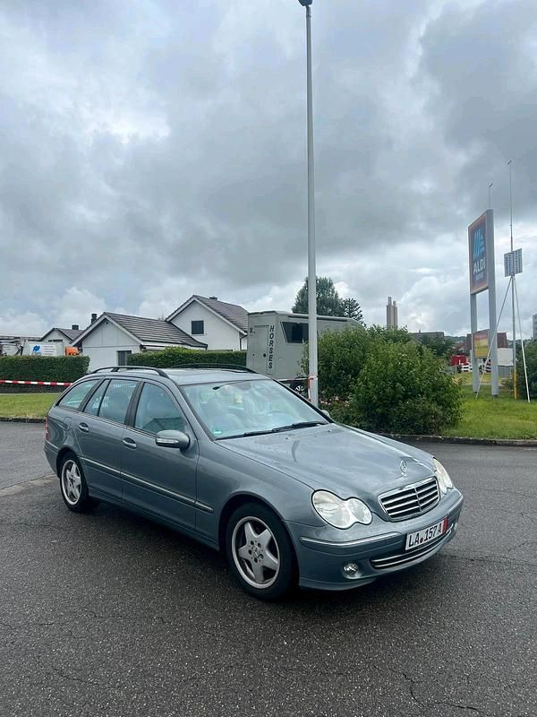 Grau Gebraucht 2004 Mercedes C200 Kombi | 2.600 € (Fairer Preis) - Bild 1/4