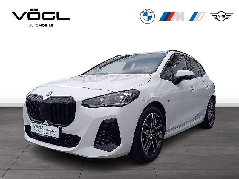 Weiß Gebraucht 2022 BMW 223 Active Tourer Performance Van / Kleinbus | 31.890 € (Fairer Preis) - Bild 1/4