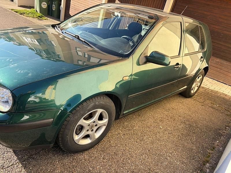 Second-hand VW Golf IV 150 CP (110 kW) 1998 Verde Hatchback