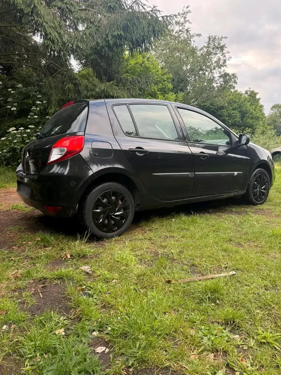 Gebraucht Renault Clio II 75 PS (55 kW) 2009 Schwarz Limousine