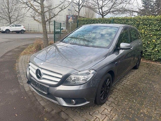 Gebraucht Mercedes B180 122 PS (89 kW) 2012 Grau Van / Kleinbus
