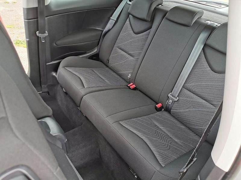 Gebraucht Peugeot 308 95 PS (69 kW) 2010 Silber Limousine