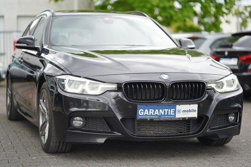 Saphirschwarz Gebraucht 2018 BMW 320 M Sport Kombi | 18.950 € (Fairer Preis) - Bild 1/4