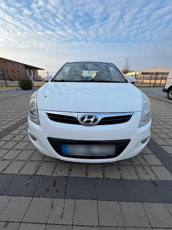 Gebraucht Hyundai i20 72 PS (52 kW) 2010 Weiß Kleinwagen