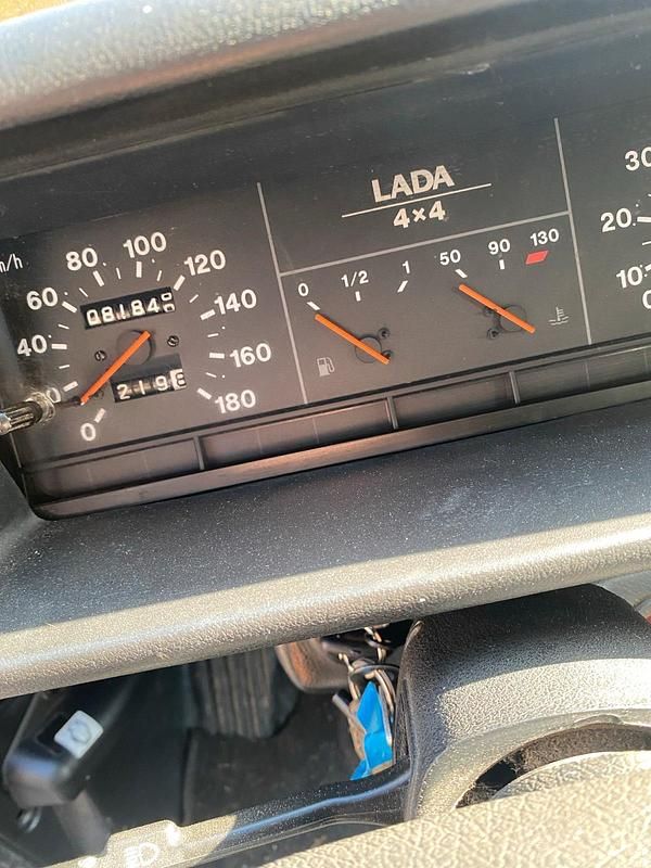 Gebraucht Lada niva 85 PS (62 kW) 2009 Grün SUV