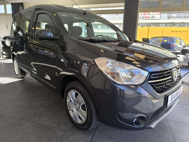 Gebraucht Dacia Dokker Comfort 102 PS (75 kW) 2017 Grau "comete" Van / Kleinbus